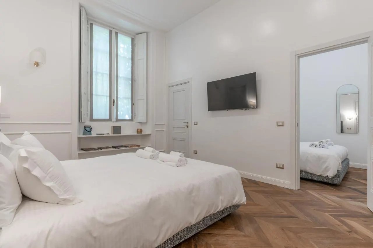 Konukevi Duomo Smart Suites Milano