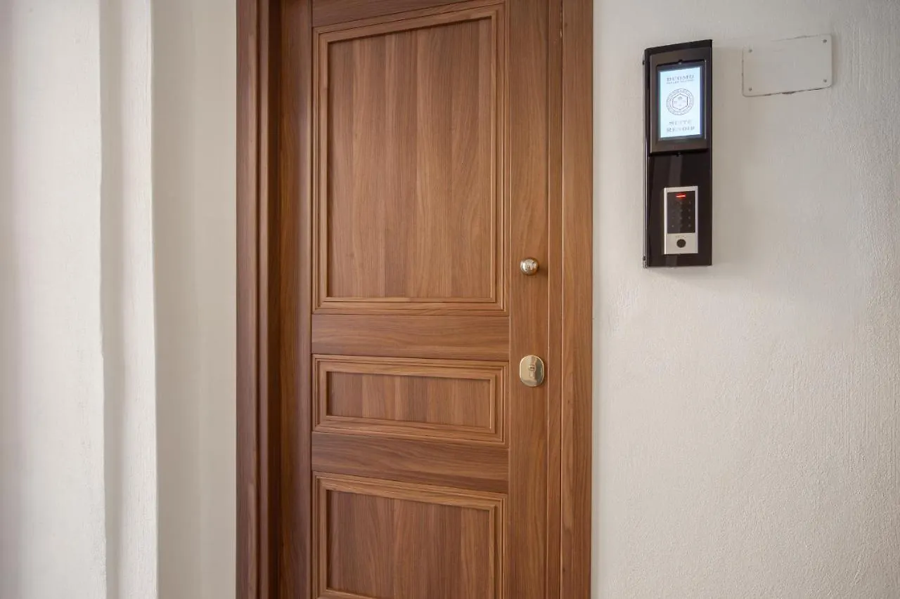 Konukevi Duomo Smart Suites Milano İtalya