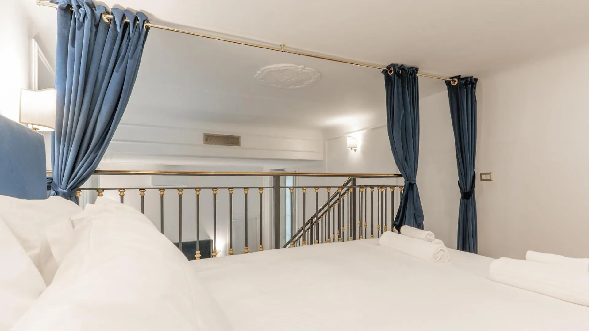 Konukevi Duomo Smart Suites Milano