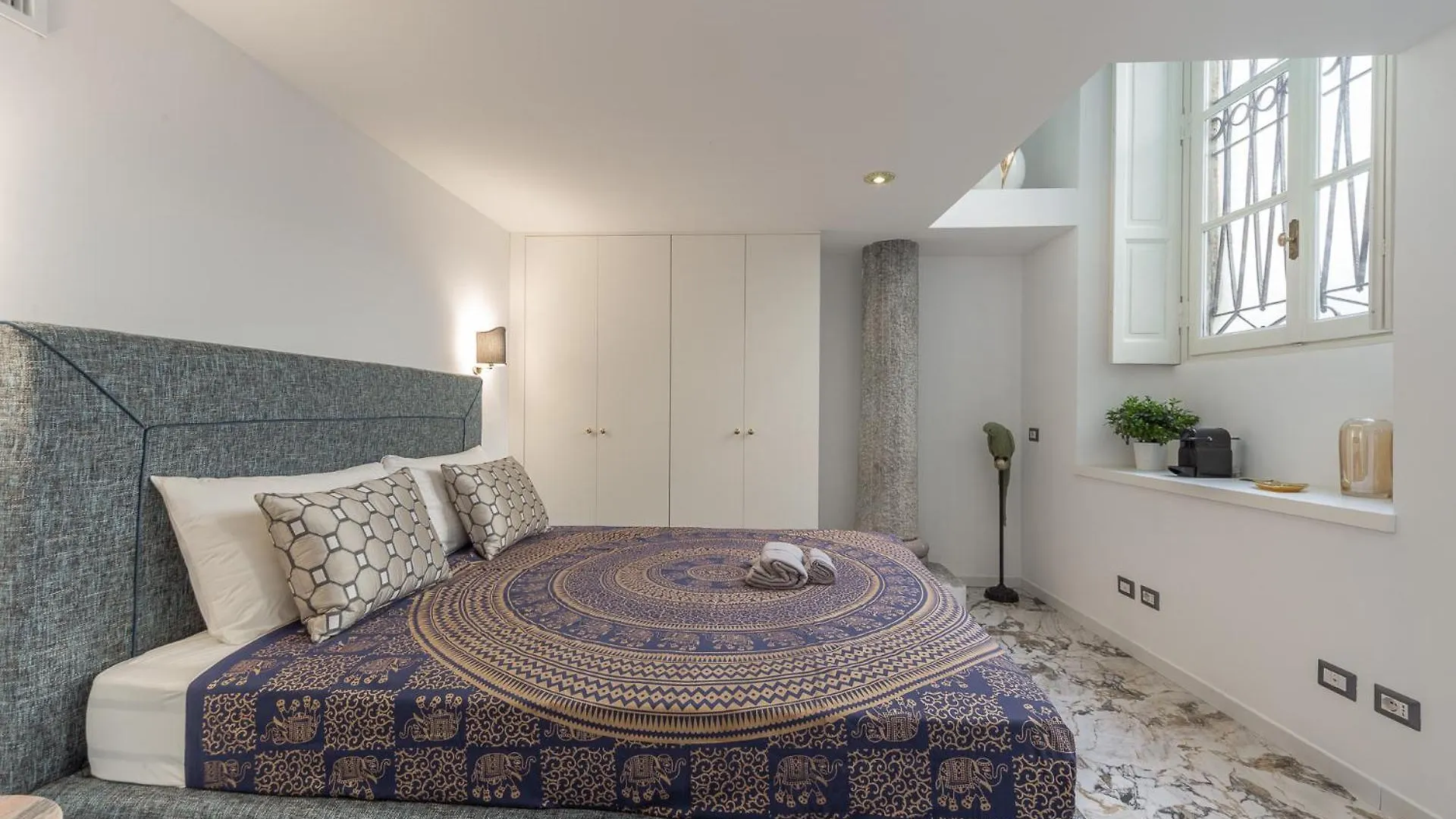 Konukevi Duomo Smart Suites Milano