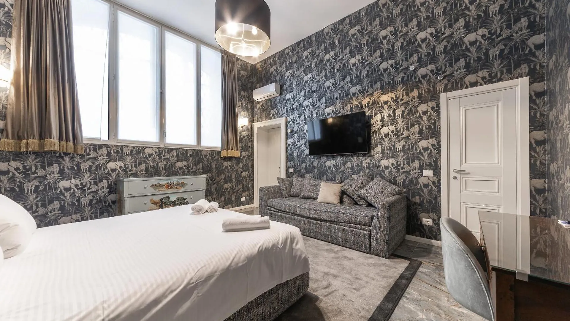 Duomo Smart Suites Milano 0*,  İtalya