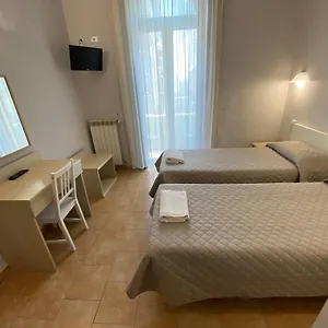 Otel Atena, Milano